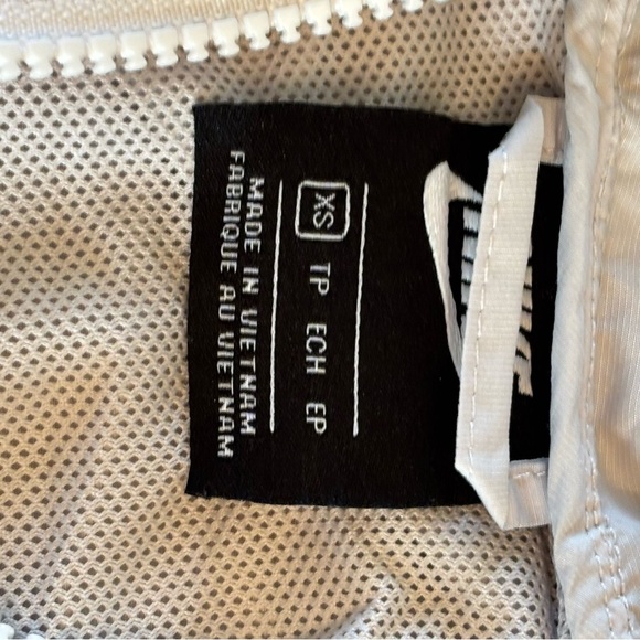 Nike Women’s XS Windrunner Windbreaker Full Zip Jacket - Picture 5 of 9